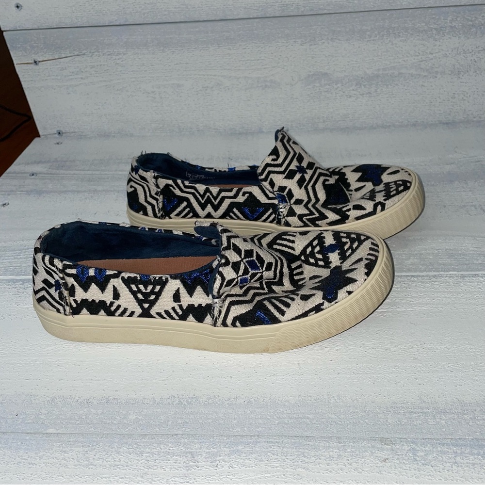 Tom’s Slip on Size 8